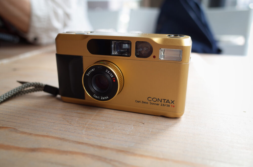 高級コンパクトフィルムカメラ CONTAX T2CONTAXT2